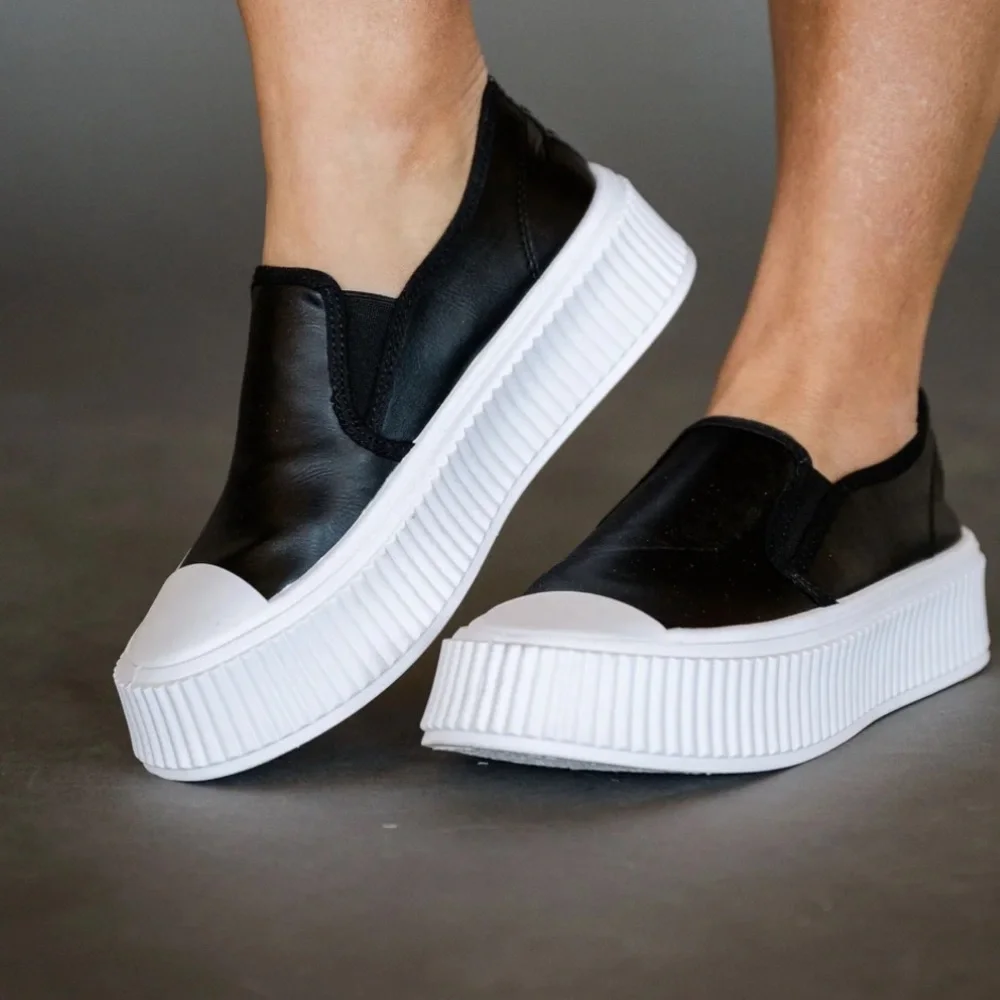 Qupid Mizar slip on platform style shoe, size 6